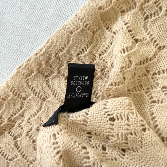 Club Monaco Beige Cream Elegant Knitted Winter Shawl Soft Scarf Casual Neutral - Picture 6 of 8